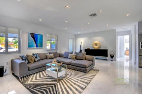Modern home*Heated Pool, Basketball and Mini Golf